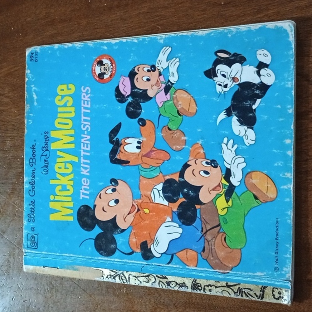 Micky Mouse the kitten-sitters